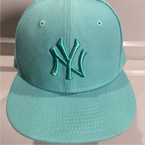 New Era New York Yankees Teal On Teal SnapBack 9Fifty Hat Cap NWOT MLB Baseball - Picture 2 of 9